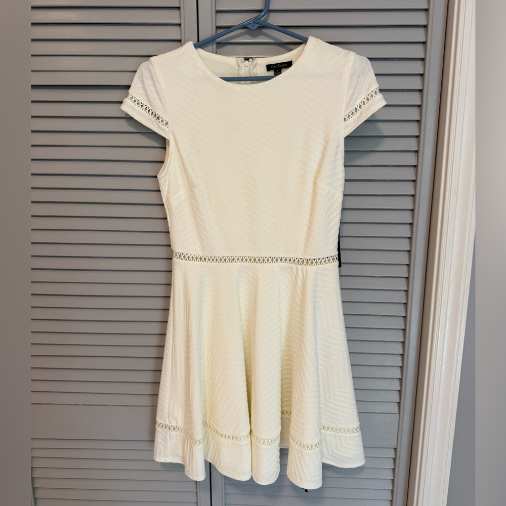 Elegant White Dress - Picture 3 of 5